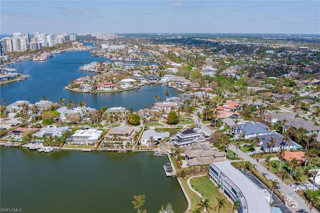 MOORINGS - Residential