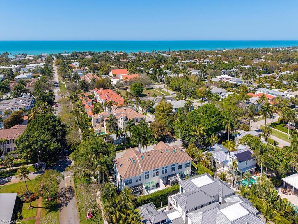 ROYAL PALM VILLAS - Residential