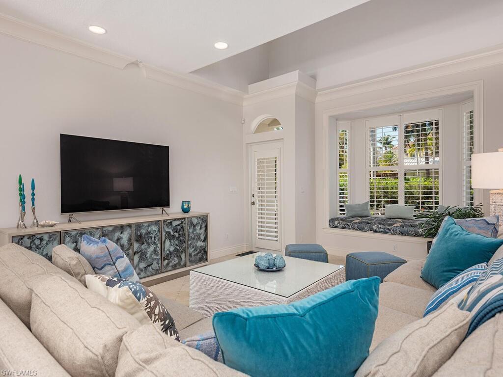 ROYAL PALM VILLAS - Residential