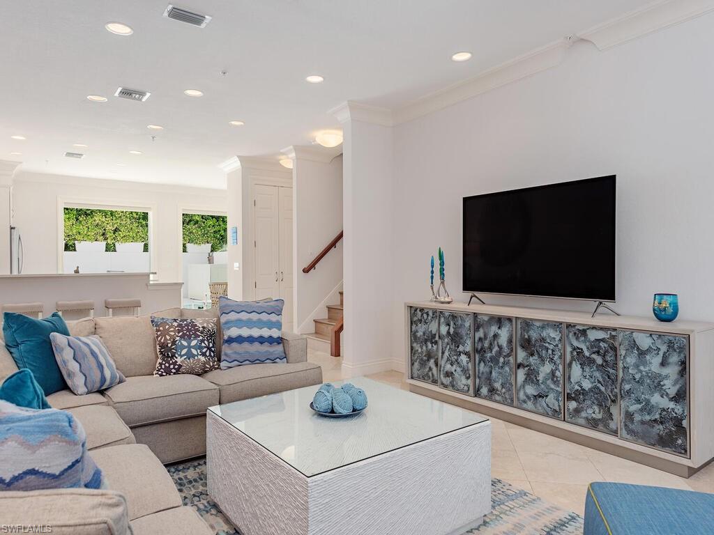 ROYAL PALM VILLAS - Residential