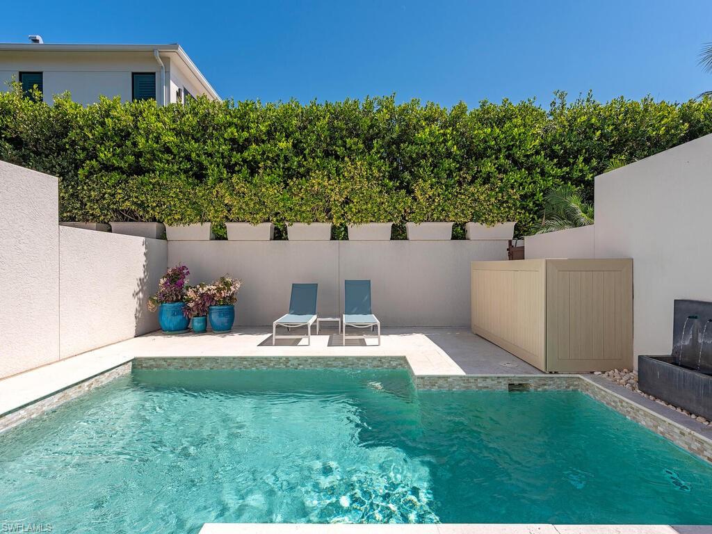 ROYAL PALM VILLAS - Residential