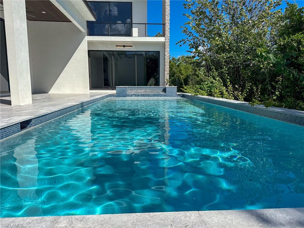 HIDEAWAY BEACH - Residential