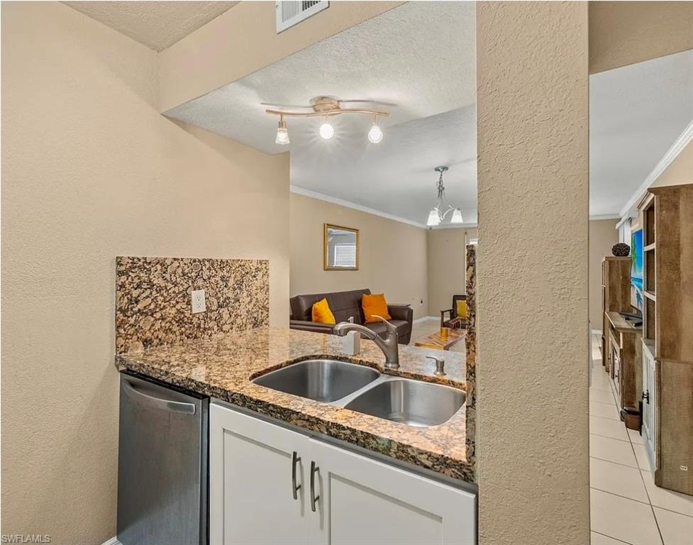 RENAISSANCE - Residential Lease