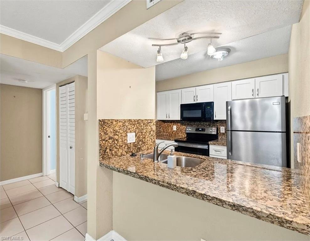 RENAISSANCE - Residential Lease