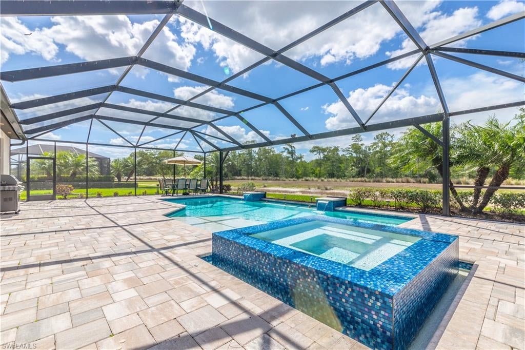 7247 Clamshell LN