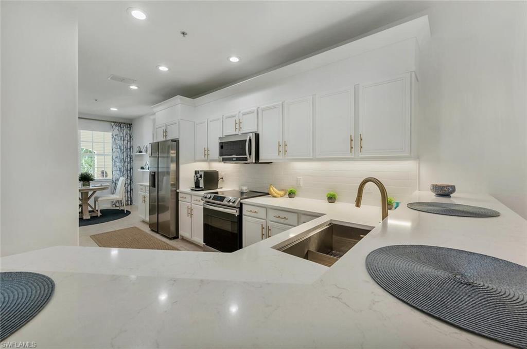 LAKE BARRINGTON - Residential