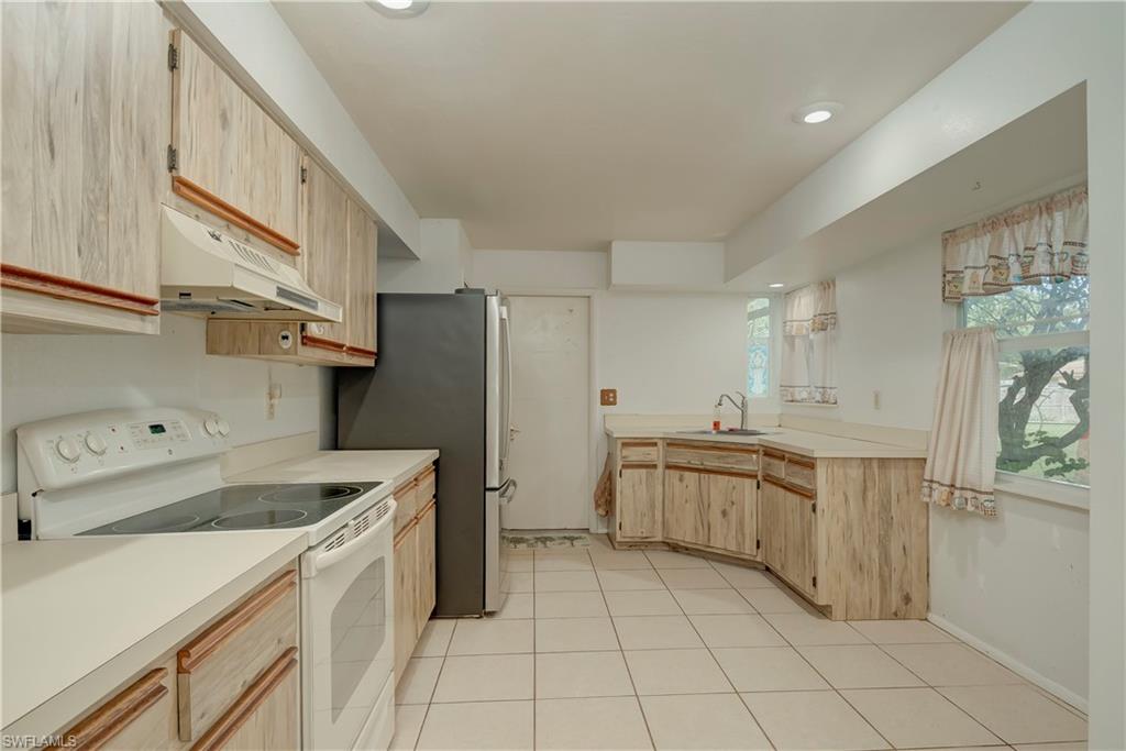 FORT MYERS SHORES - Residential