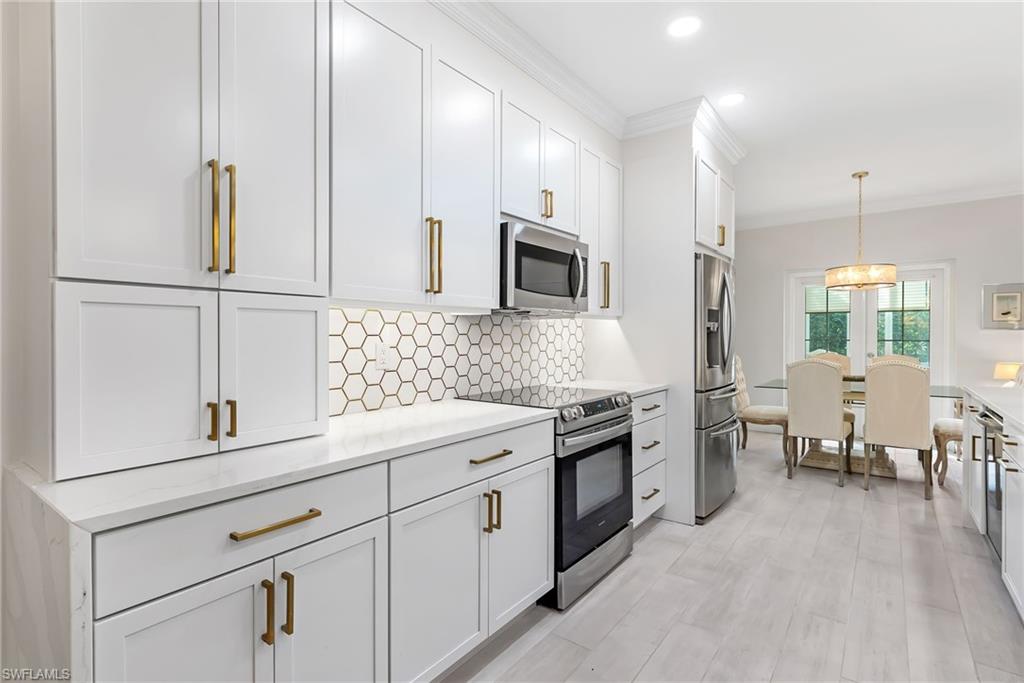 LAUREL OAKS AT PELICAN BAY - Residential