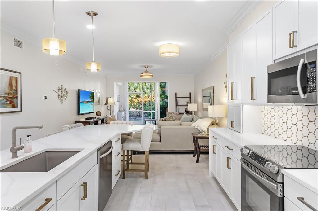 LAUREL OAKS AT PELICAN BAY - Residential