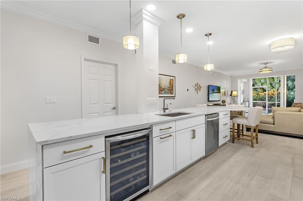 LAUREL OAKS AT PELICAN BAY - Residential