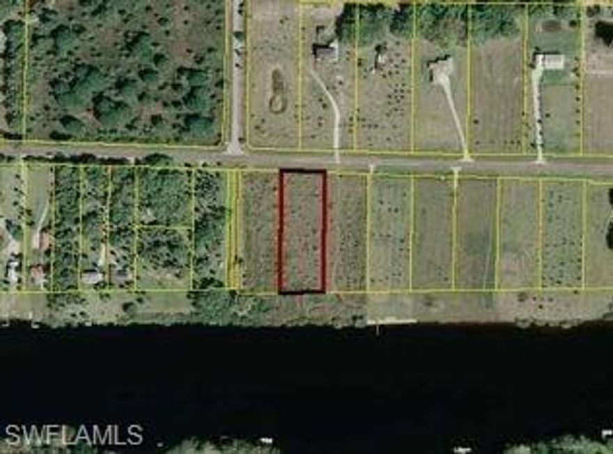PRICED FOR A IMMEDIATE SALE. 1.49 ACRES, SOUTHERN EXPOSURE ON THE CALOOSAHATCHEE RIVER.