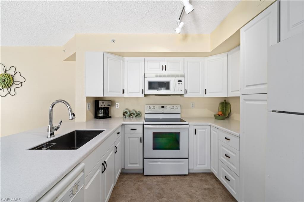 THE ENCLAVE AT NAPLES - Residential