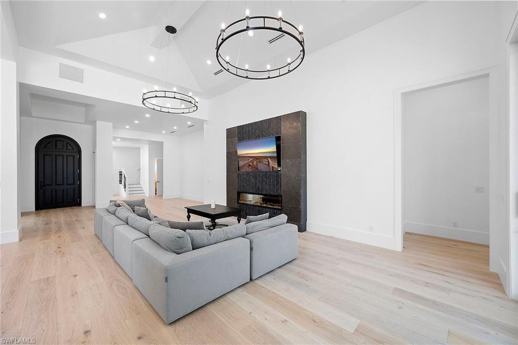 NORMAN ESTATES AT TIBURON - Residential