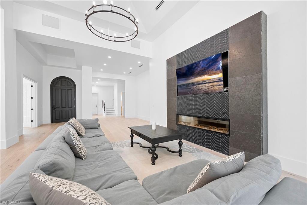 NORMAN ESTATES AT TIBURON - Residential