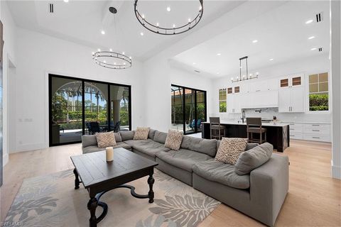 2749 Medallist LN NAPLES FL 34109