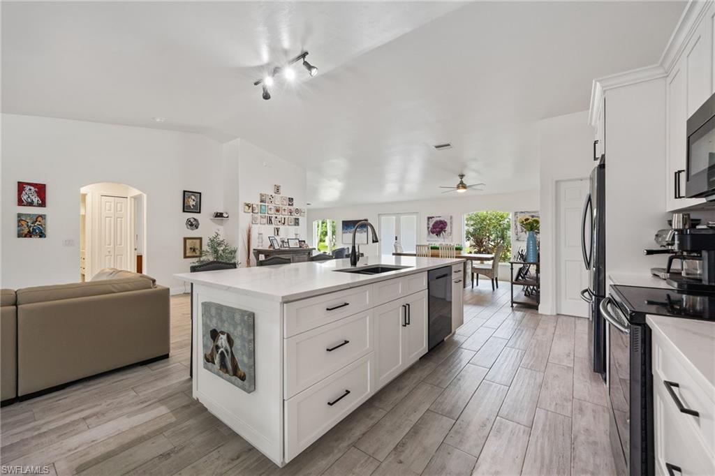 FOUR MILE COVE - Residential