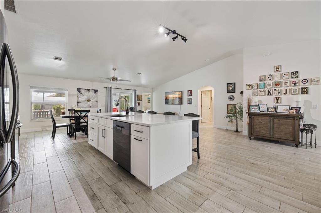 FOUR MILE COVE - Residential