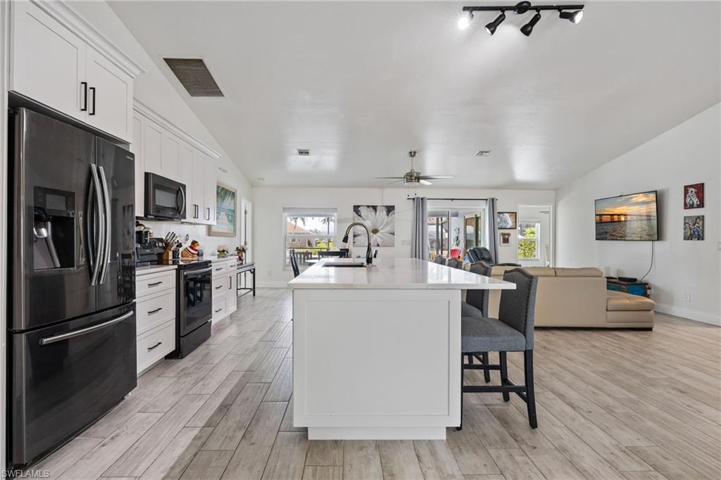 FOUR MILE COVE - Residential