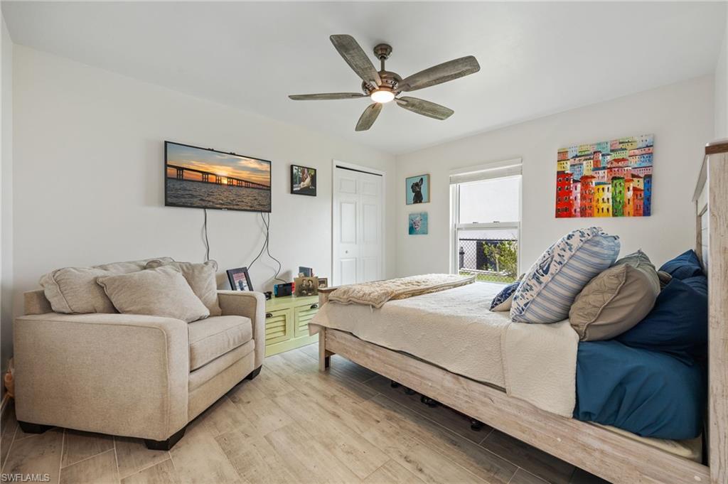 FOUR MILE COVE - Residential