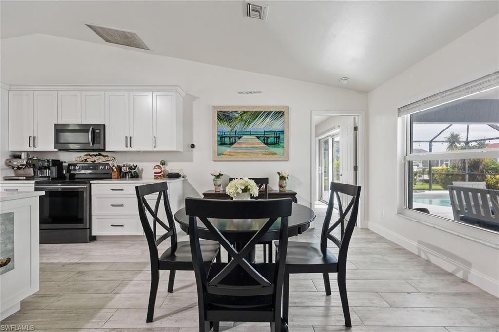 FOUR MILE COVE - Residential