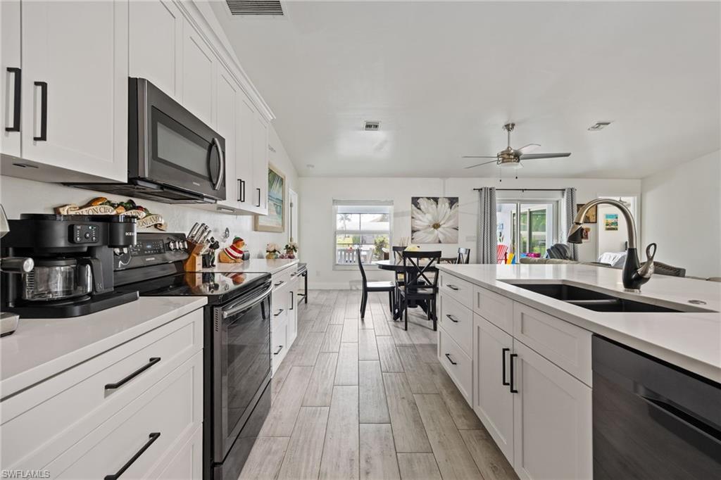 FOUR MILE COVE - Residential
