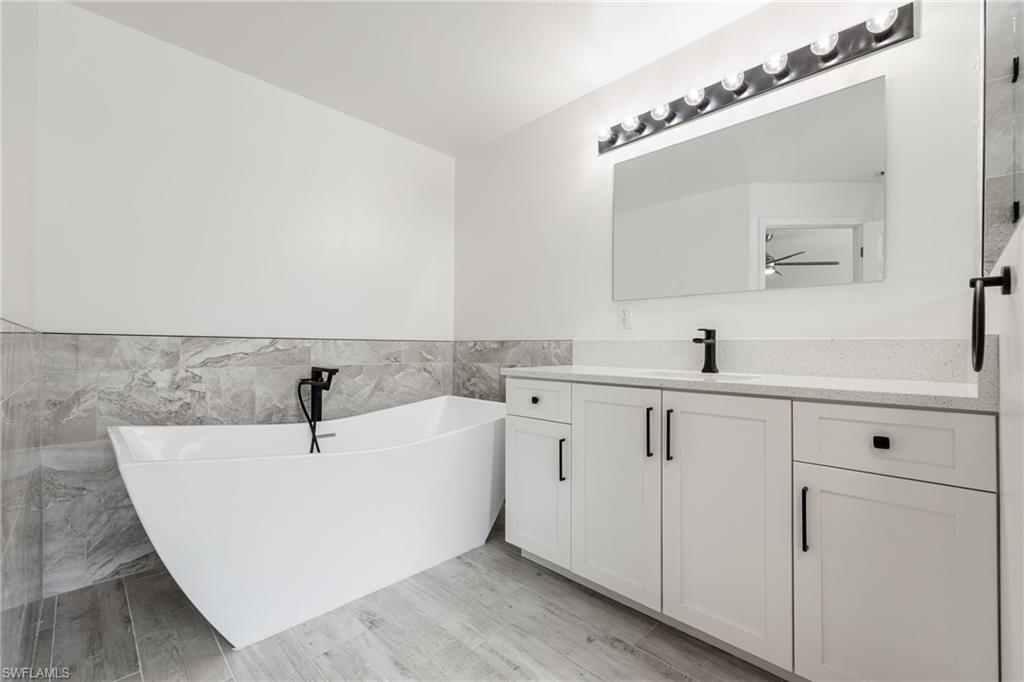 FOUR MILE COVE - Residential