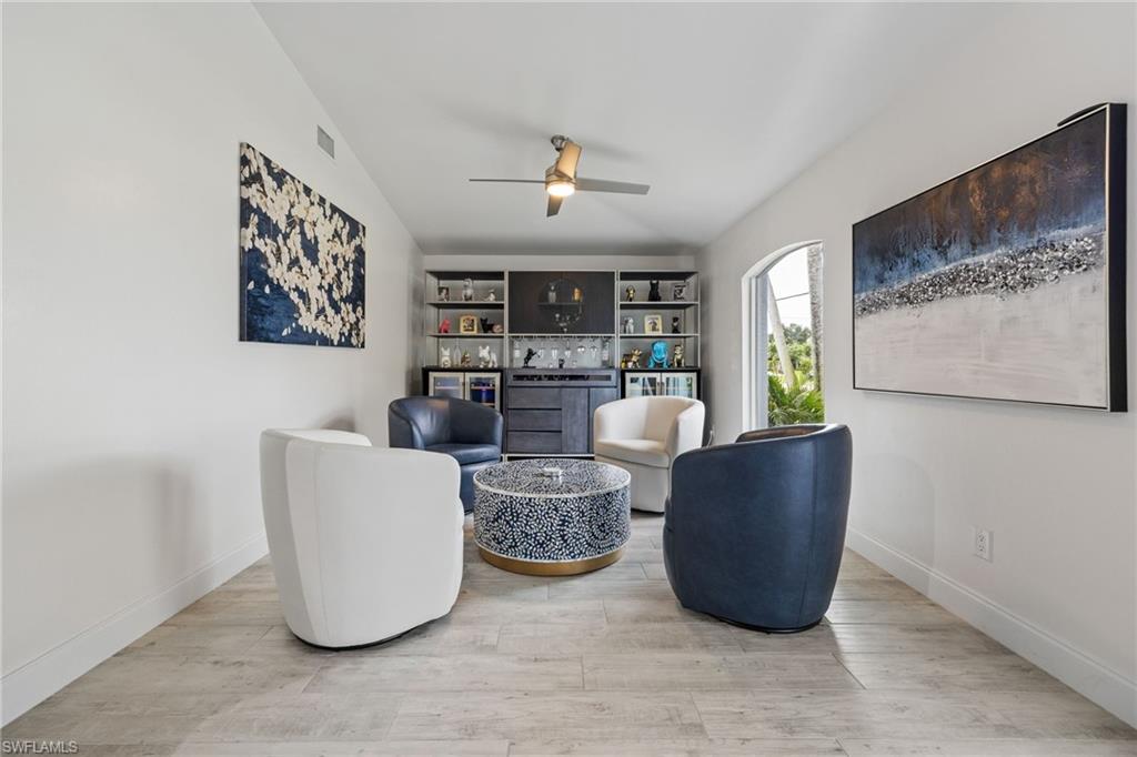 FOUR MILE COVE - Residential