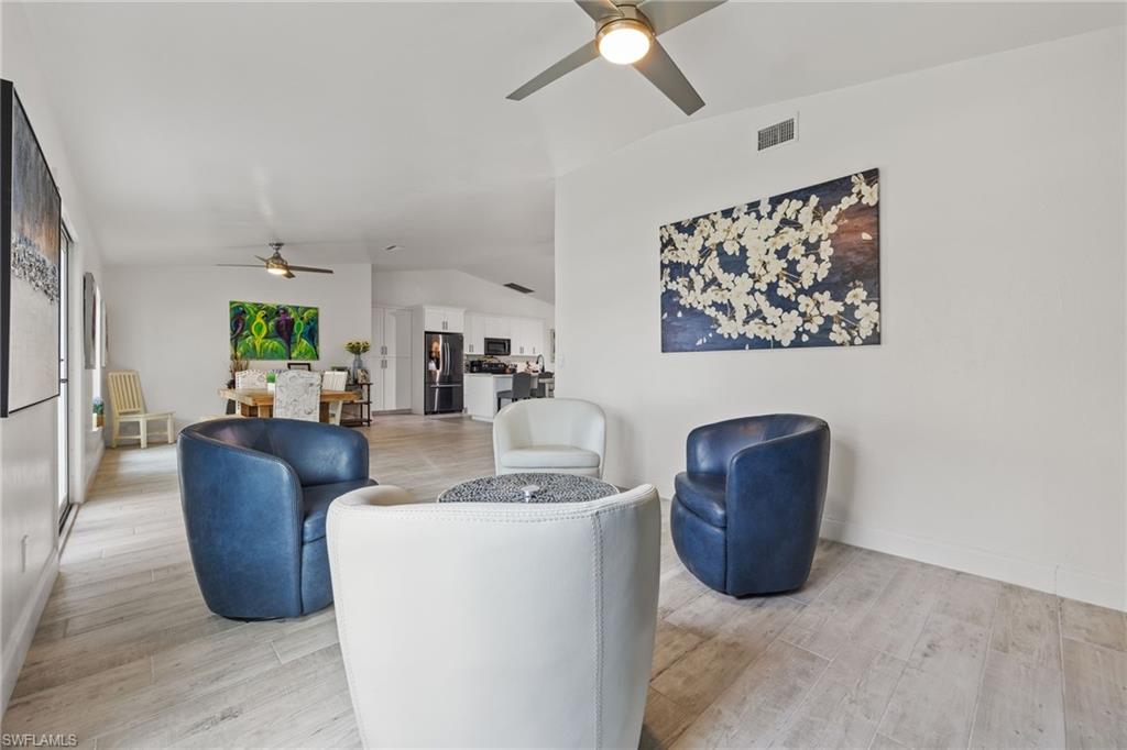 FOUR MILE COVE - Residential