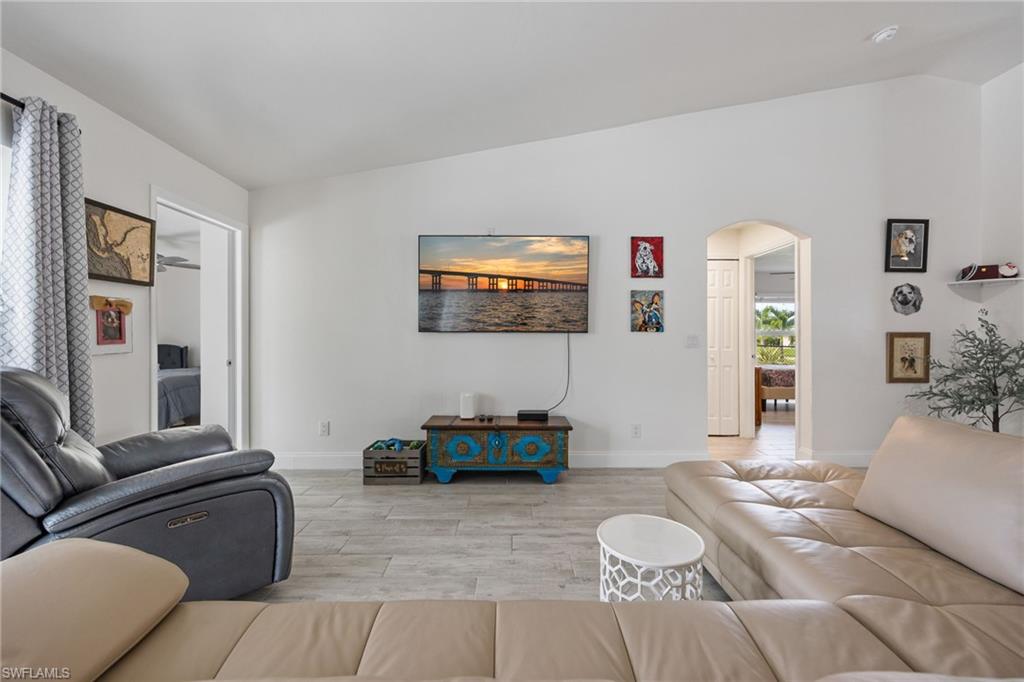FOUR MILE COVE - Residential