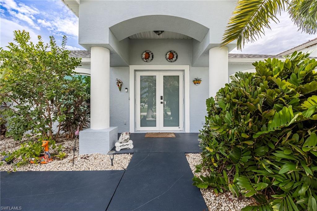 FOUR MILE COVE - Residential