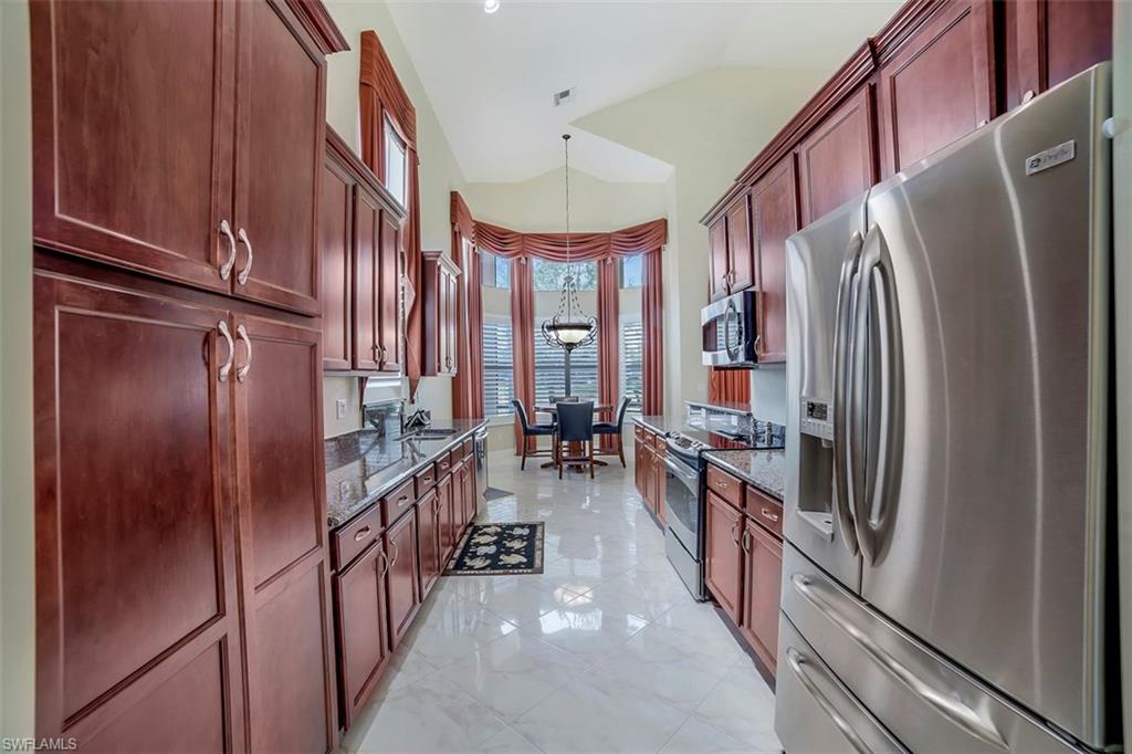 SATURNIA LAKES - Residential