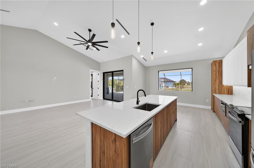 CAPE CORAL - Residential