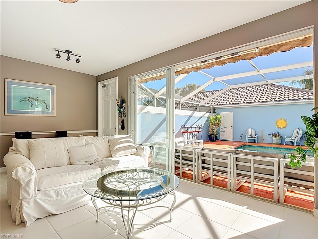 ISLAND WALK - Residential