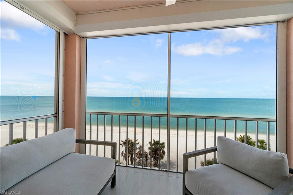 BAREFOOT BEACH CLUB - Residential