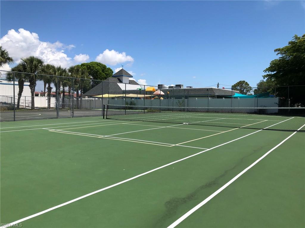 LOCHMOOR VILLAS - Residential Lease