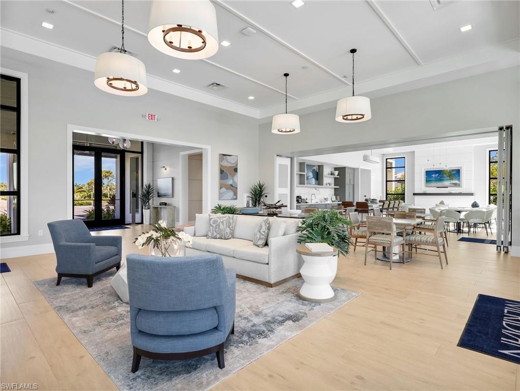 SEVEN SHORES - Residential
