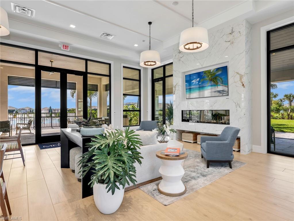 SEVEN SHORES - Residential