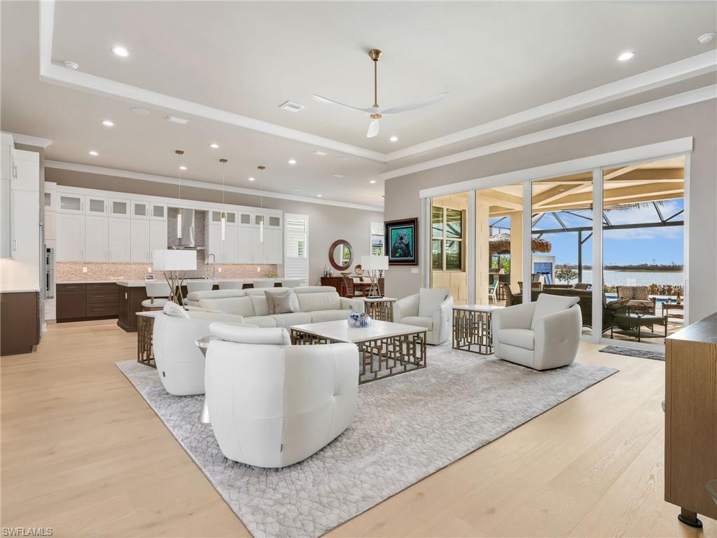 SEVEN SHORES - Residential