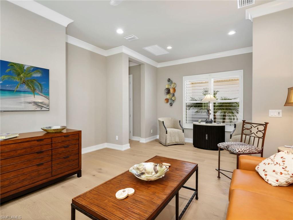 SEVEN SHORES - Residential
