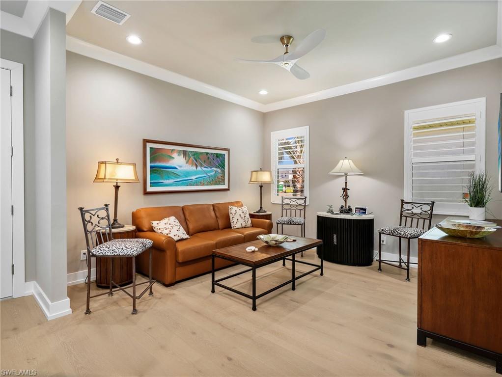 SEVEN SHORES - Residential