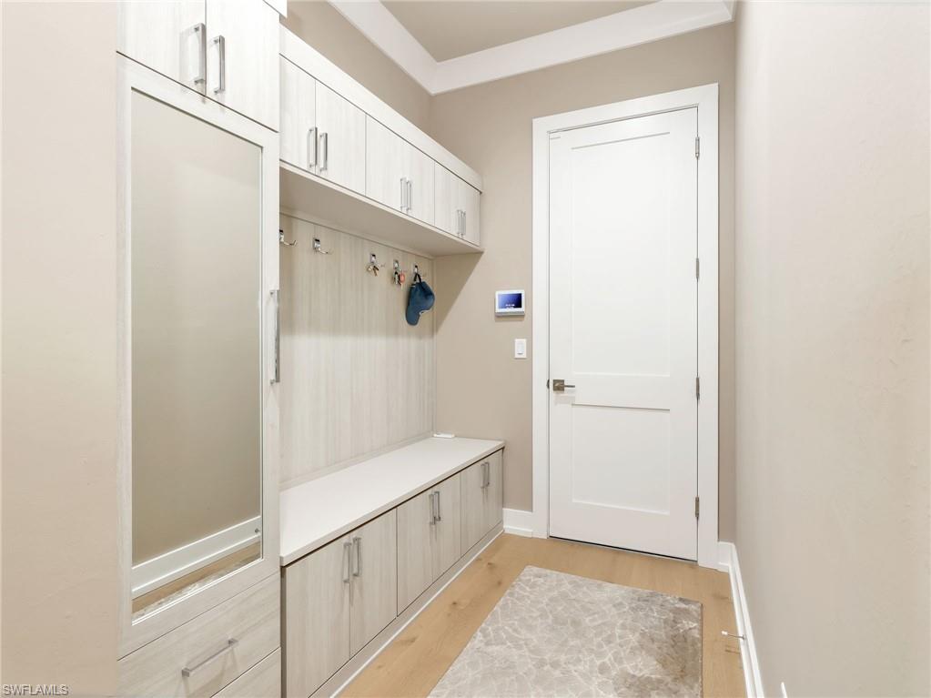 SEVEN SHORES - Residential