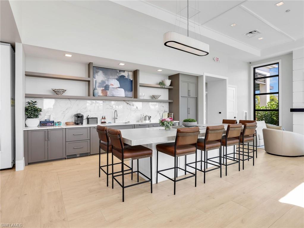 SEVEN SHORES - Residential