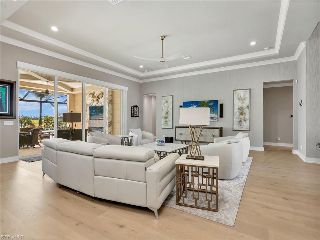 SEVEN SHORES - Residential