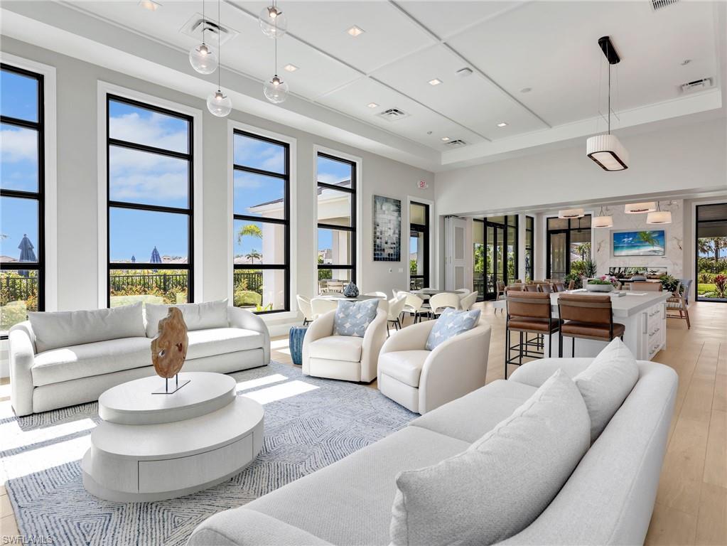 SEVEN SHORES - Residential