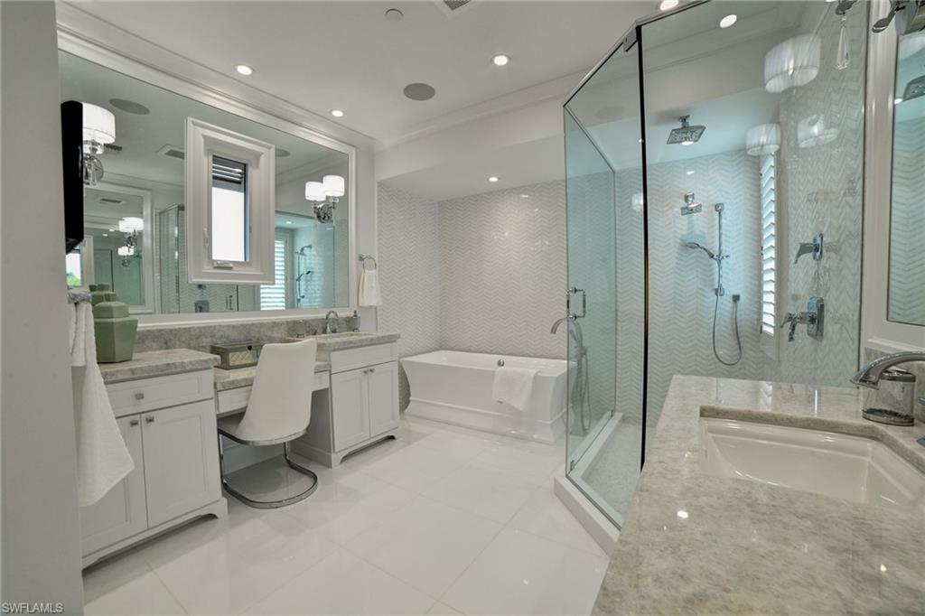 BAREFOOT BEACH - Residential