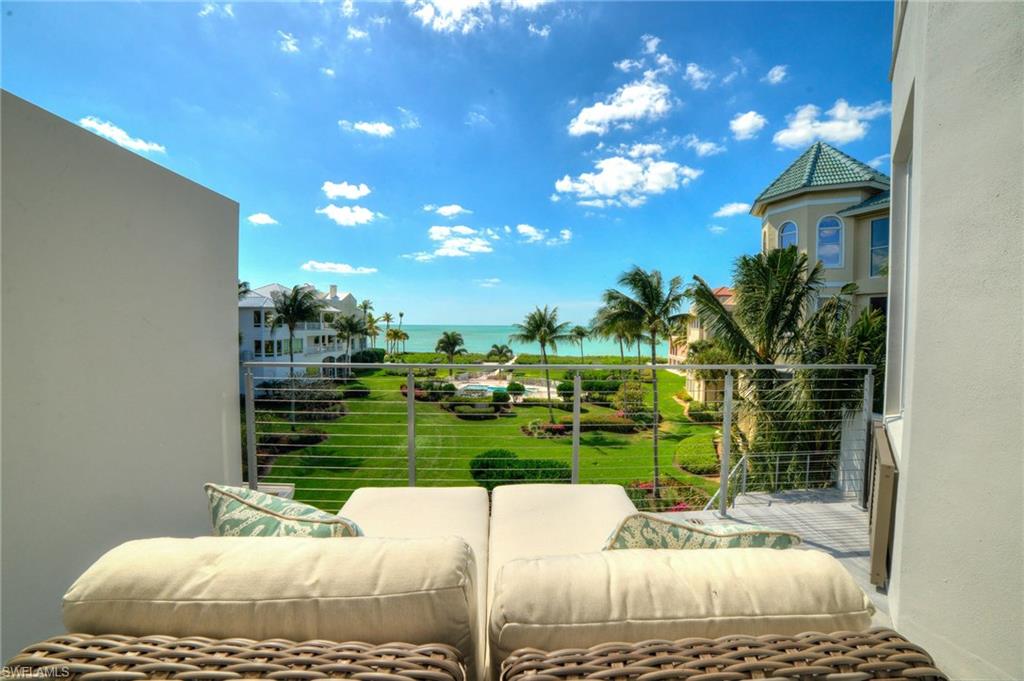 BAREFOOT BEACH - Residential