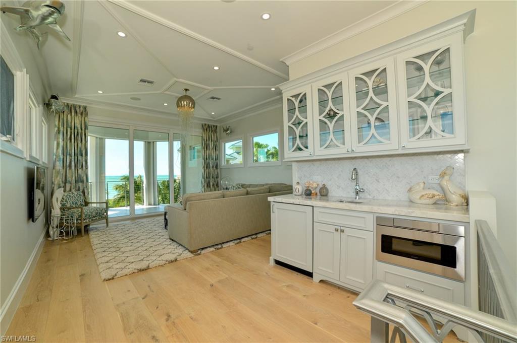 BAREFOOT BEACH - Residential