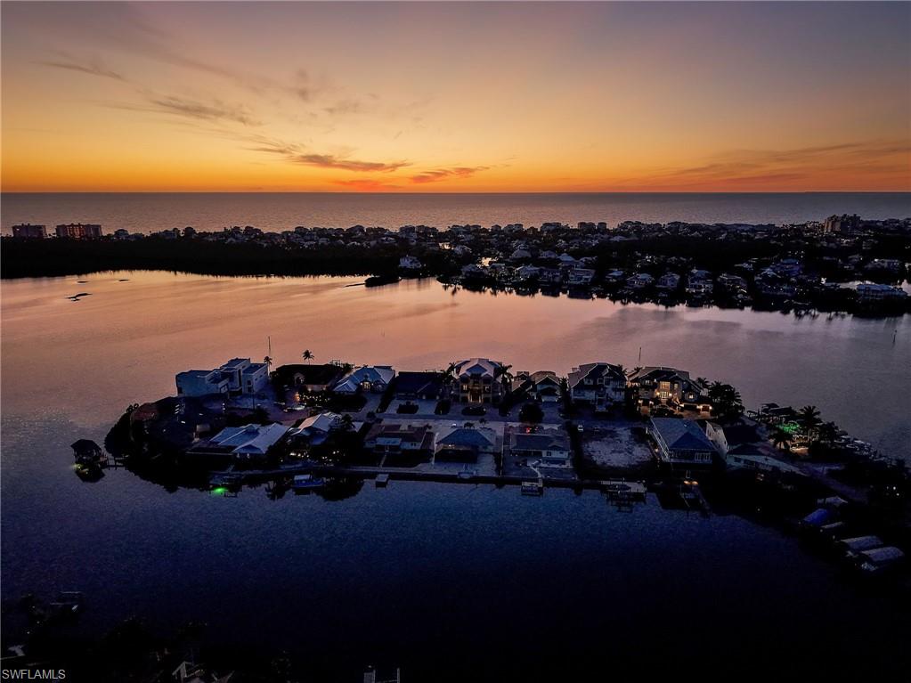 LITTLE HICKORY SHORES - Residential