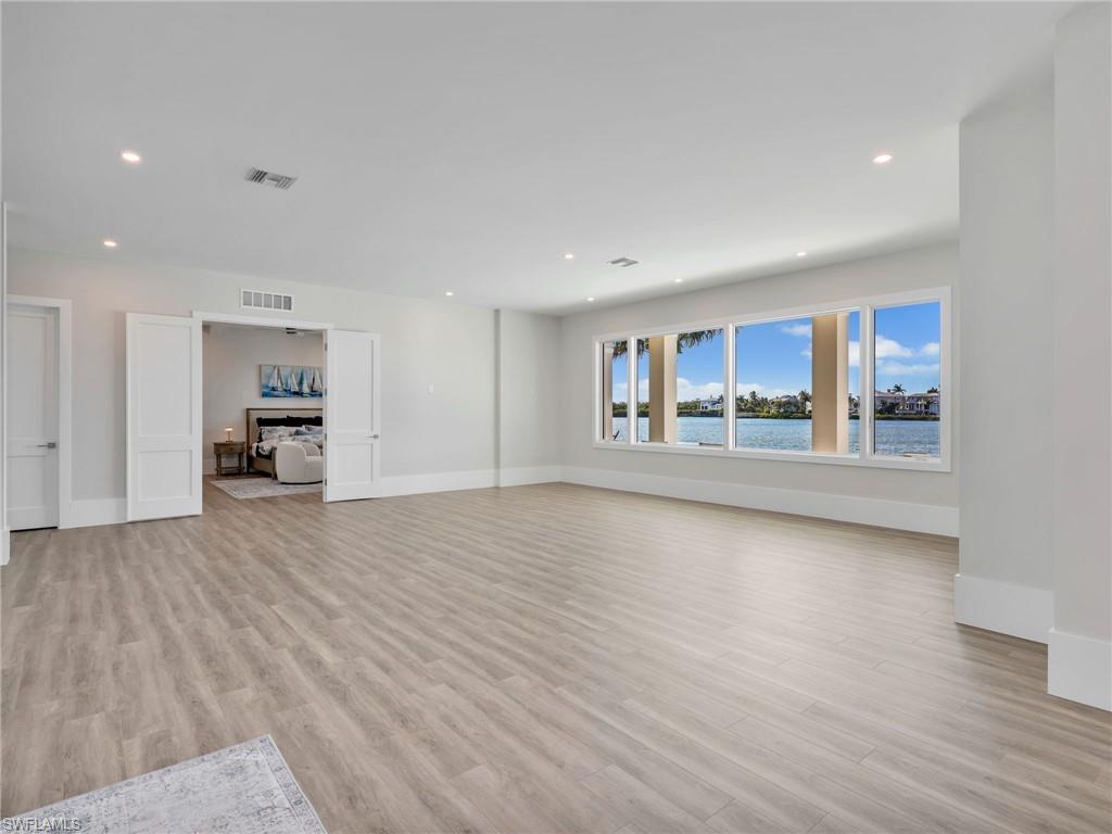 LITTLE HICKORY SHORES - Residential