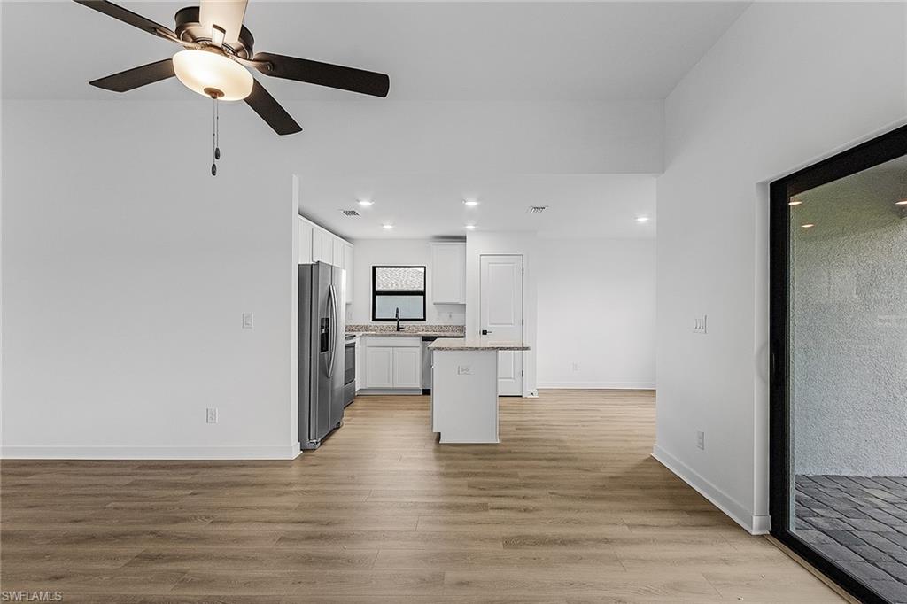 MIRROR LAKES - Residential